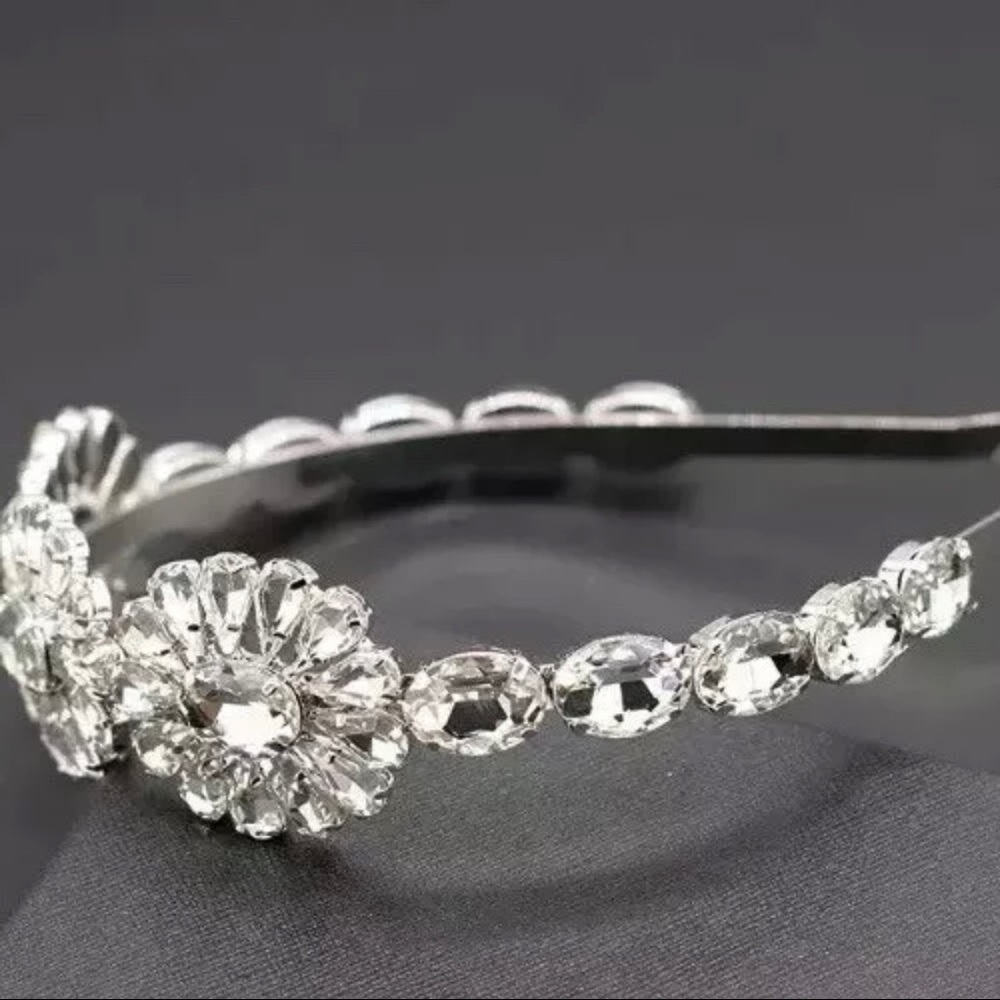 Glamorous & Elegant Night Out Flowers Embellished Stunning Rhinestones Headband - Picture 8 of 9